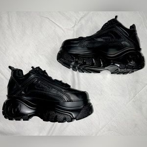 💓SALE- NEW WINDSOR SMITH MATTE BLACK PLATFORM SNEAKERS💓QUALITY!! 💓💓💓💓